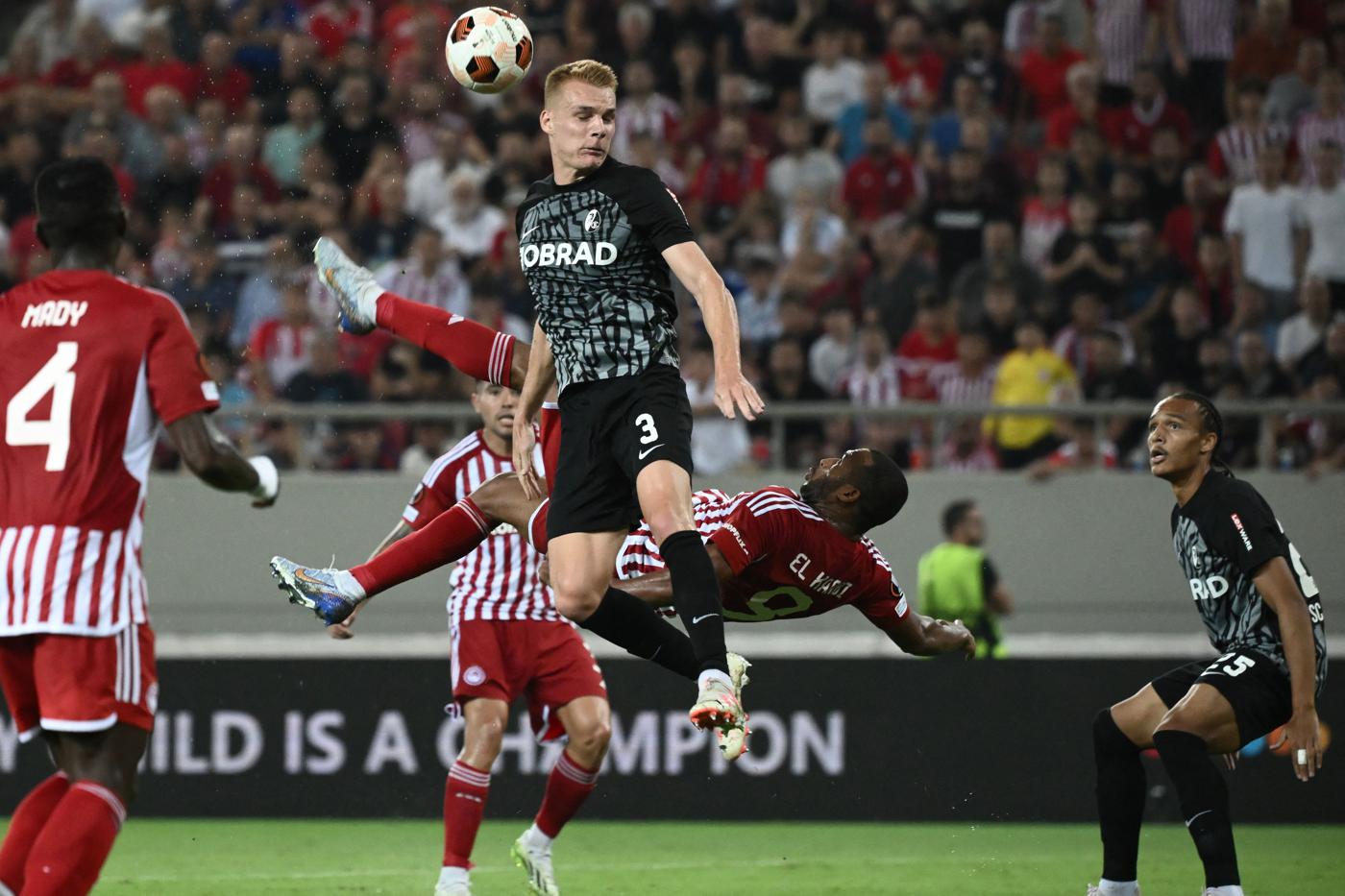 SC Freiburg vs Olympiakos (00:45 – 01/12) | Xem lại trận đấu